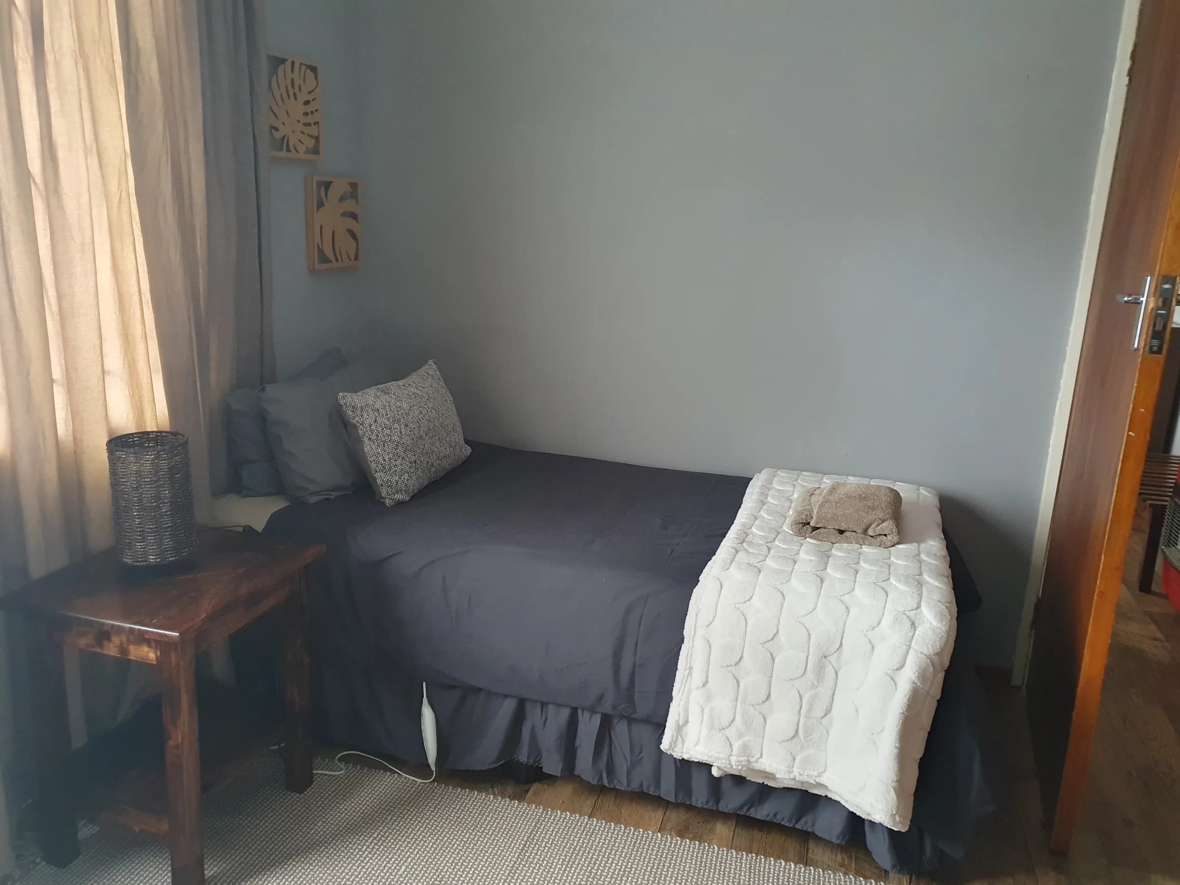 Unit 4 — bedroom